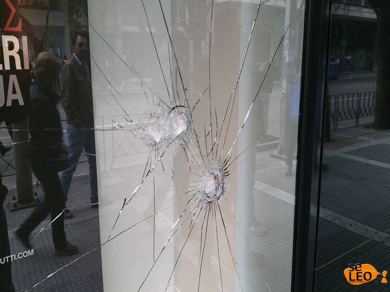 Θεσσαλονίκη: Κουκουλοφόροι επιτέθηκαν σε διαδηλωτές -Δύο τραυματίες [εικόνες & βίντεο] | iefimerida.gr 3