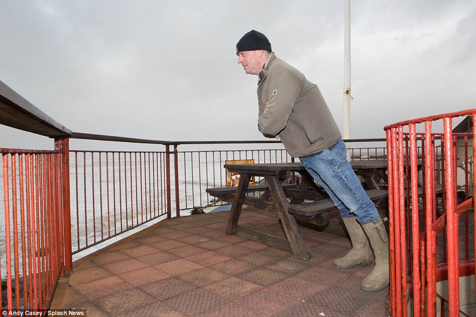 Κύμα 20 μέτρων καταπίνει σπίτια στην Κορνουάλη [εικόνες] | iefimerida.gr 6