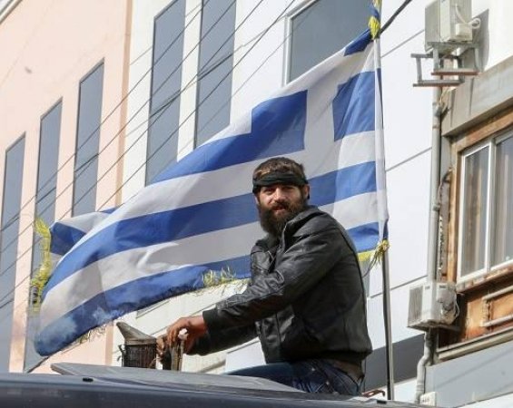 Ο σέξι αγρότης Στάθης Στιβακτάκης πήγε στη σημερινή πορεία με το τρακτέρ [εικόνες] | iefimerida.gr 2