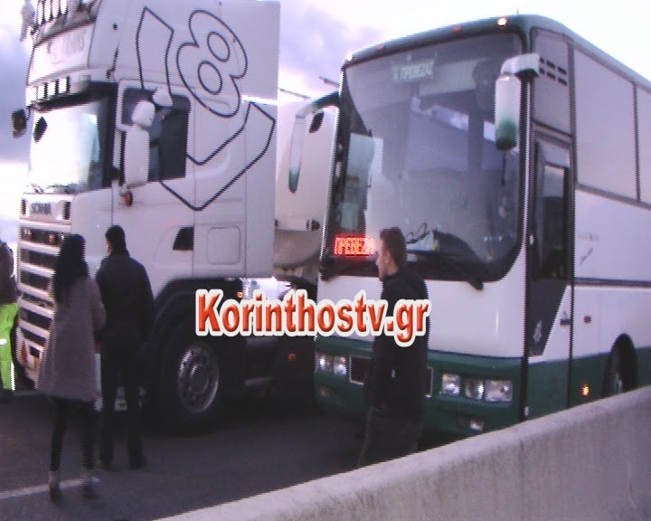Οι αγρότες έκλεισαν την παλιά εθνική στον Ισθμό – Χάος με ουρές ΙΧ και φορτηγών [εικόνες & βίντεο] | iefimerida.gr 1