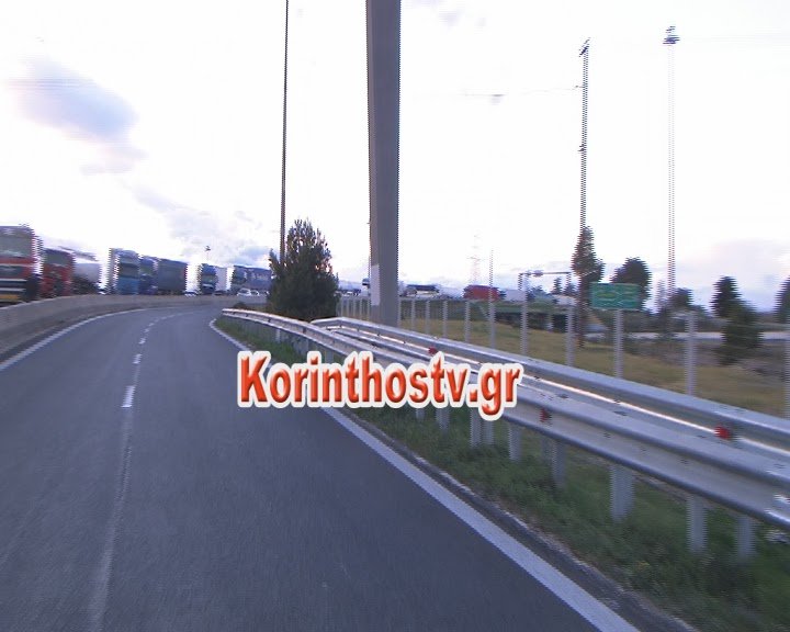 Οι αγρότες έκλεισαν την παλιά εθνική στον Ισθμό – Χάος με ουρές ΙΧ και φορτηγών [εικόνες & βίντεο] | iefimerida.gr 6