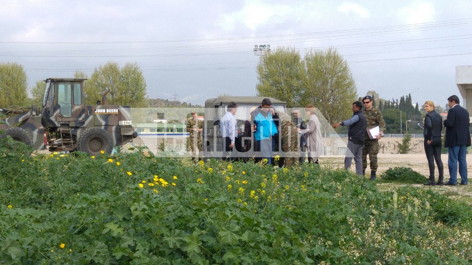 Στήνουν καταυλισμό για 800 πρόσφυγες και μετανάστες κοντά στο πάρκο Τρίτση -Ο Μουζάλας ζήτησε τον χώρο για έναν μήνα [εικόνες] | iefimerida.gr 1