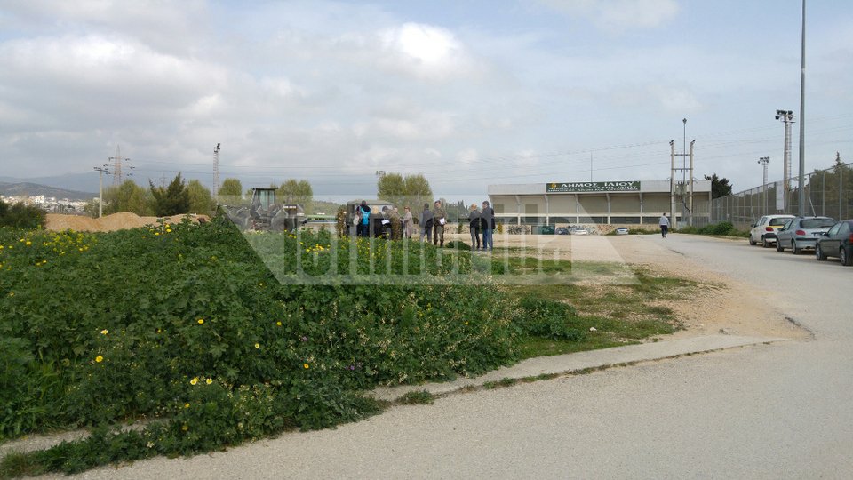 Στήνουν καταυλισμό για 800 πρόσφυγες και μετανάστες κοντά στο πάρκο Τρίτση -Ο Μουζάλας ζήτησε τον χώρο για έναν μήνα [εικόνες] | iefimerida.gr 2