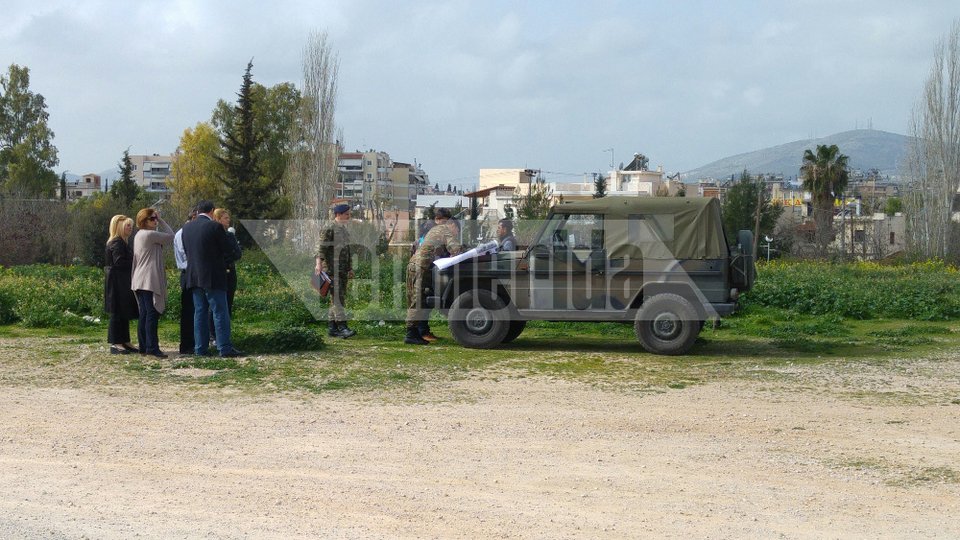 Στήνουν καταυλισμό για 800 πρόσφυγες και μετανάστες κοντά στο πάρκο Τρίτση -Ο Μουζάλας ζήτησε τον χώρο για έναν μήνα [εικόνες] | iefimerida.gr 3