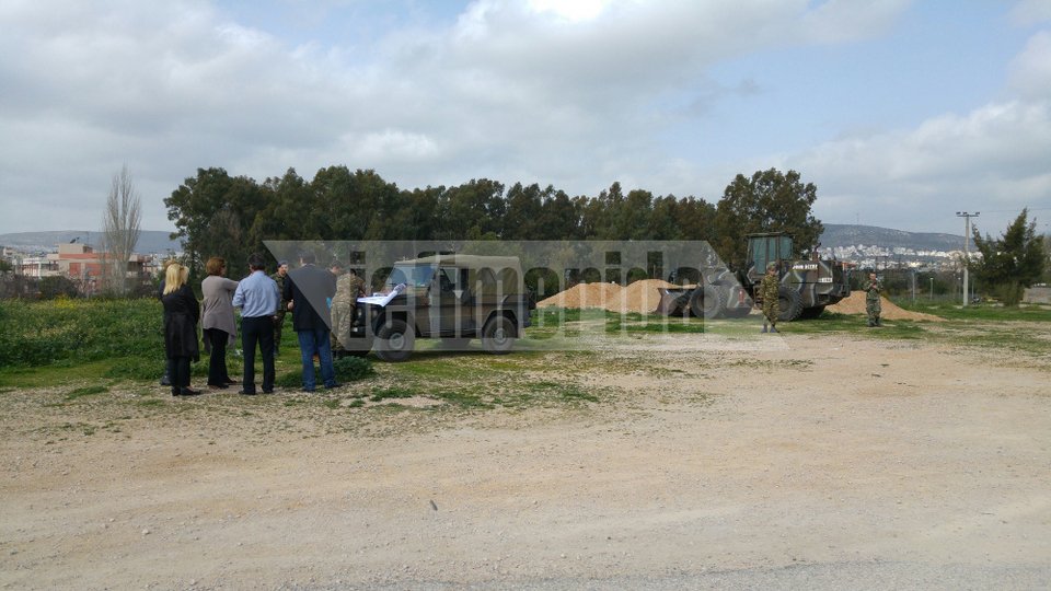 Στήνουν καταυλισμό για 800 πρόσφυγες και μετανάστες κοντά στο πάρκο Τρίτση -Ο Μουζάλας ζήτησε τον χώρο για έναν μήνα [εικόνες] | iefimerida.gr 5