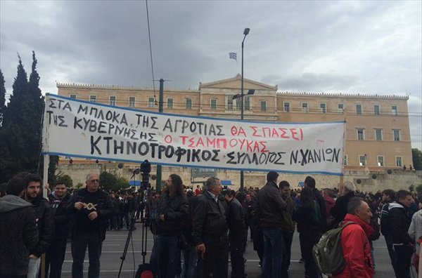Η οργή των αγροτών ξέσπασε στην Αθήνα [εικόνες&βίντεο] | iefimerida.gr 2