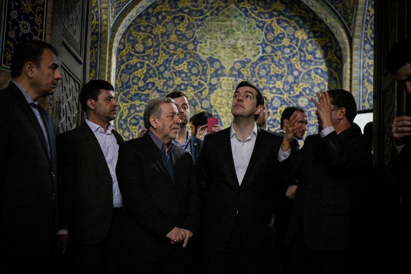 Η Περιστέρα Μπαζιάνα με λιλά μαντίλα στο Ιράν με τον πρωθυπουργό [εικόνες] | iefimerida.gr 8