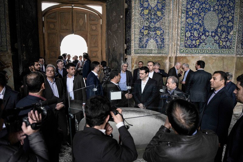 Η Περιστέρα Μπαζιάνα με λιλά μαντίλα στο Ιράν με τον πρωθυπουργό [εικόνες] | iefimerida.gr 13