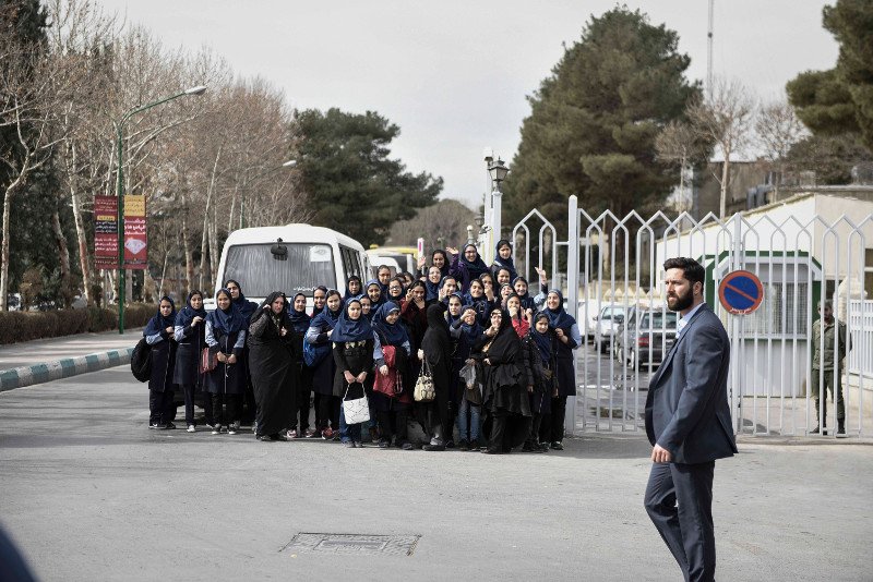 Η Περιστέρα Μπαζιάνα με λιλά μαντίλα στο Ιράν με τον πρωθυπουργό [εικόνες] | iefimerida.gr 14