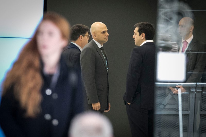 Η στιγμή που ο Αλέξης Τσίπρας φθάνει με Jaguar στη Διάσκεψη για τους πρόσφυγες [εικόνες] | iefimerida.gr 10