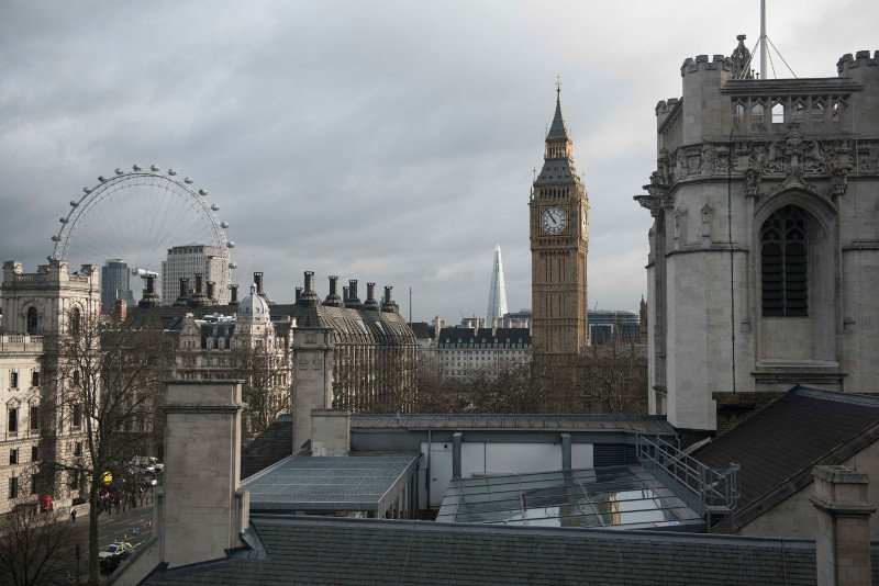 Η στιγμή που ο Αλέξης Τσίπρας φθάνει με Jaguar στη Διάσκεψη για τους πρόσφυγες [εικόνες] | iefimerida.gr 11