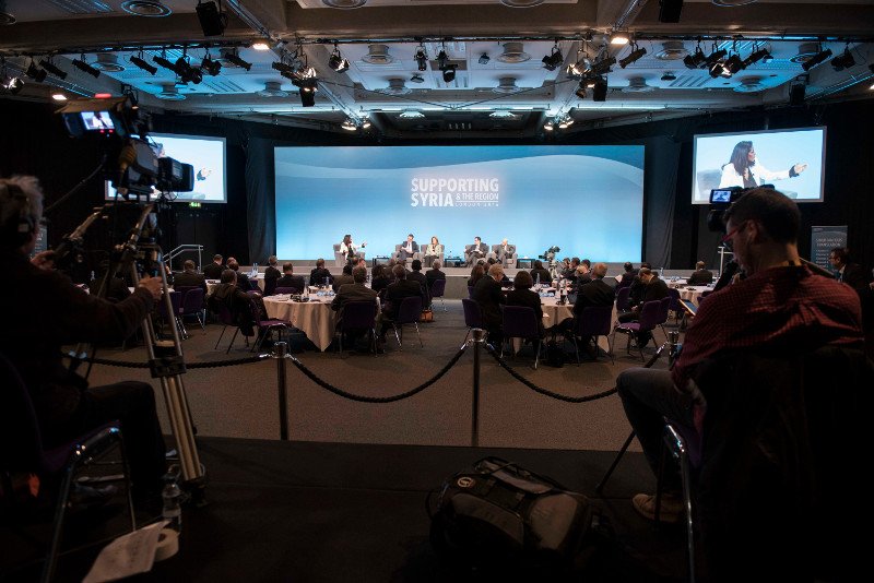 Η στιγμή που ο Αλέξης Τσίπρας φθάνει με Jaguar στη Διάσκεψη για τους πρόσφυγες [εικόνες] | iefimerida.gr 12