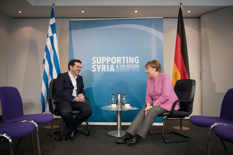 Η στιγμή που ο Αλέξης Τσίπρας φθάνει με Jaguar στη Διάσκεψη για τους πρόσφυγες [εικόνες] | iefimerida.gr 2