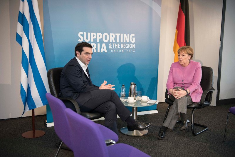 Η στιγμή που ο Αλέξης Τσίπρας φθάνει με Jaguar στη Διάσκεψη για τους πρόσφυγες [εικόνες] | iefimerida.gr 3