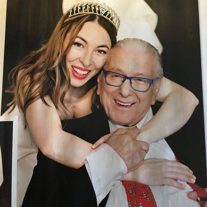 Το νυφικό που θα φορέσει η σύζυγος του Κώστα Βουτσά το Σάββατο [εικόνες]  | iefimerida.gr 0