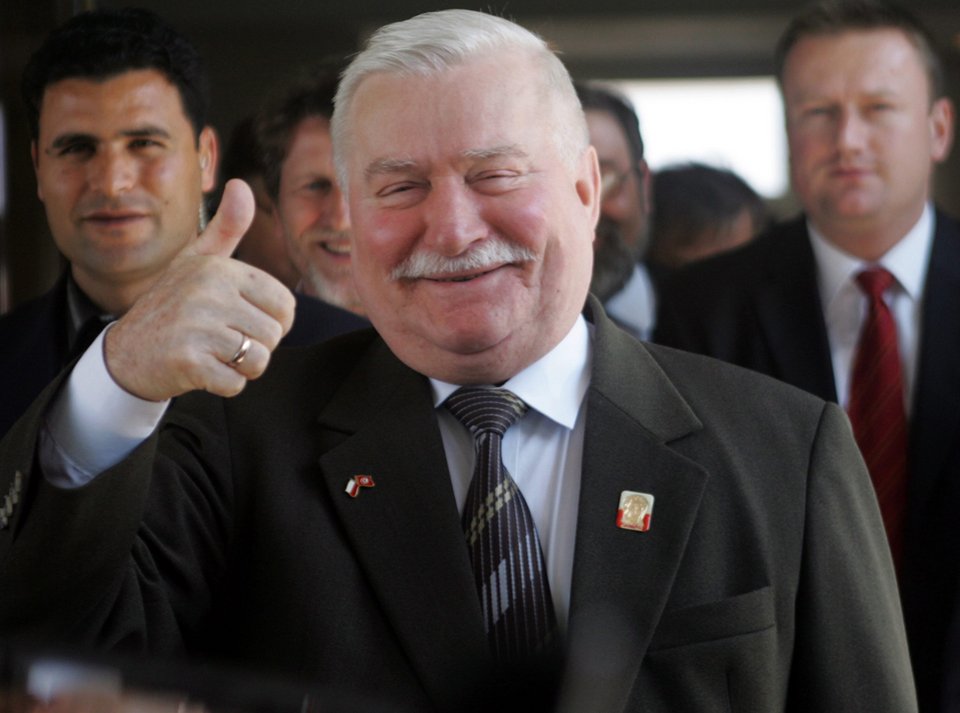 Λεχ Βαλέσα: Ποιος είναι ο Πολωνός ηγέτης που κατηγορείται για προδοσία [εικόνες] | iefimerida.gr 0