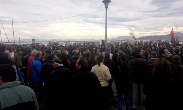 Νεκροφόρες, τρακτέρ και άλογα στις κινητοποιήσεις του Βόλου [εικόνες] | iefimerida.gr 2