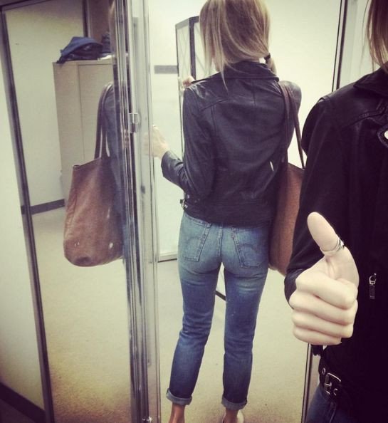 Τα skinny τζιν είναι πασέ -Τα νέα παντελόνια που χωρίζουν τα οπίσθια είναι μόδα [εικόνες] | iefimerida.gr 12