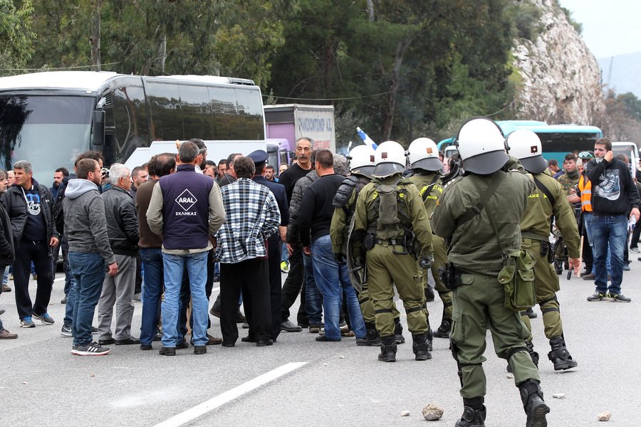 Επεισόδια στο Χαϊδάρι -Δεν άφηναν τους αγρότες να μπουν στην Αθήνα | iefimerida.gr 2
