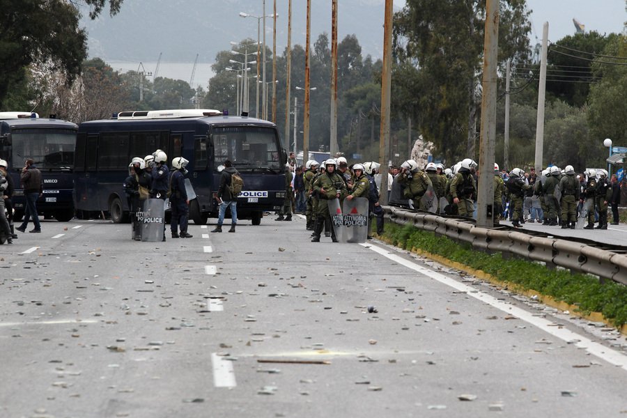 Η οργή των αγροτών ξέσπασε στην Αθήνα [εικόνες&βίντεο] | iefimerida.gr 15