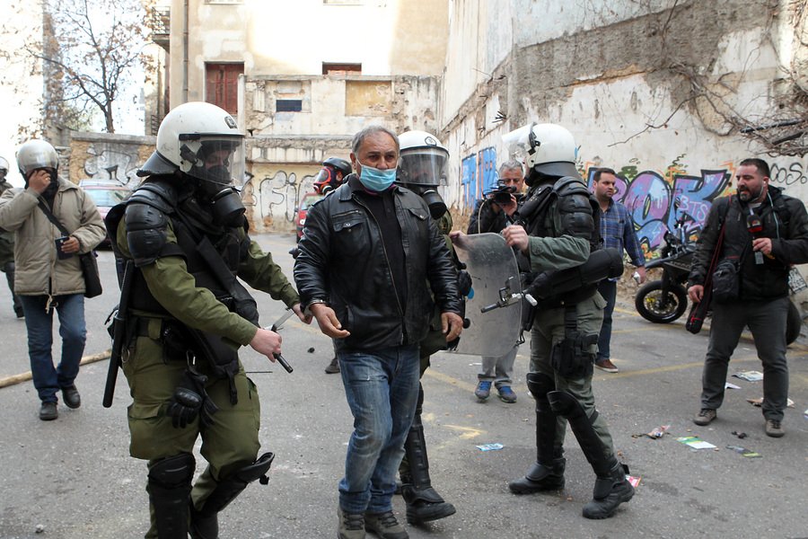 Εφαγαν ντομάτες, πέρασαν χειροπέδες σε αγρότες από την Κρήτη -Τέσσερις προσαγωγές [εικόνες] | iefimerida.gr 2
