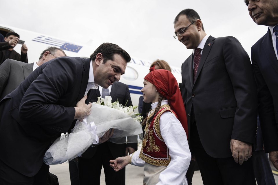 Τσίπρας στην Τουρκία: Τριαντάφυλλα, μπουζούκι και χαμόγελα με Νταβούτογλου | iefimerida.gr 4