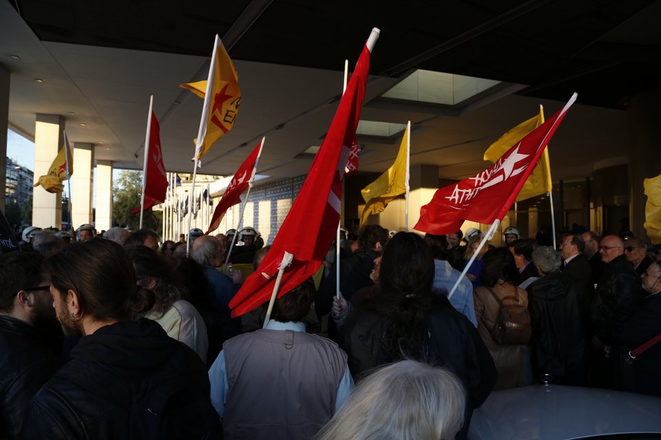 Ντου στο Χίλτον από Λαφαζάνη, Στρατούλη, Ραχήλ–«Αλέξη στο ελικόπτερο ποιος θα μπει;» [εικόνες] | iefimerida.gr 0