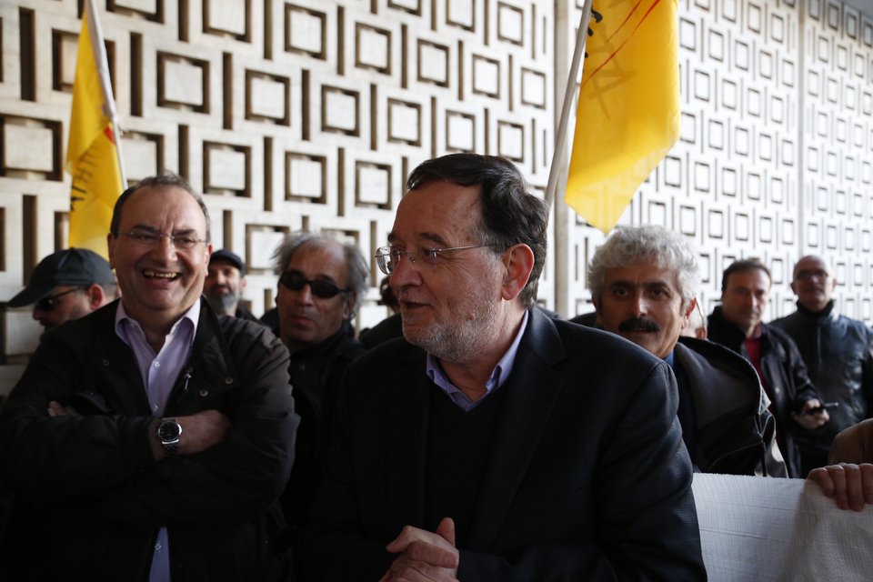 Ντου στο Χίλτον από Λαφαζάνη, Στρατούλη, Ραχήλ–«Αλέξη στο ελικόπτερο ποιος θα μπει;» [εικόνες] | iefimerida.gr 2