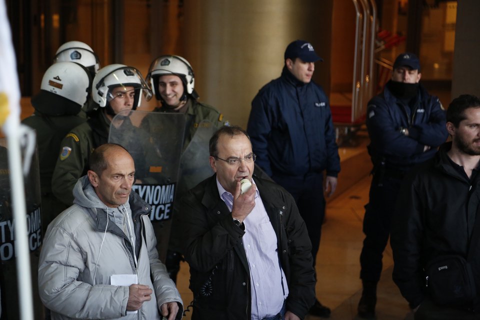 Ντου στο Χίλτον από Λαφαζάνη, Στρατούλη, Ραχήλ–«Αλέξη στο ελικόπτερο ποιος θα μπει;» [εικόνες] | iefimerida.gr 7