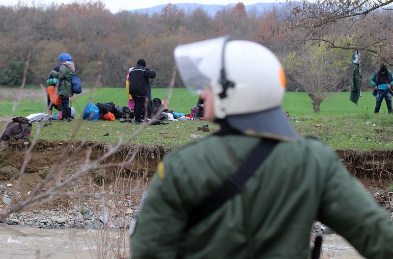Η φυγή των απελπισμένων προσφύγων από την Ειδομένη [εικόνες] | iefimerida.gr 6