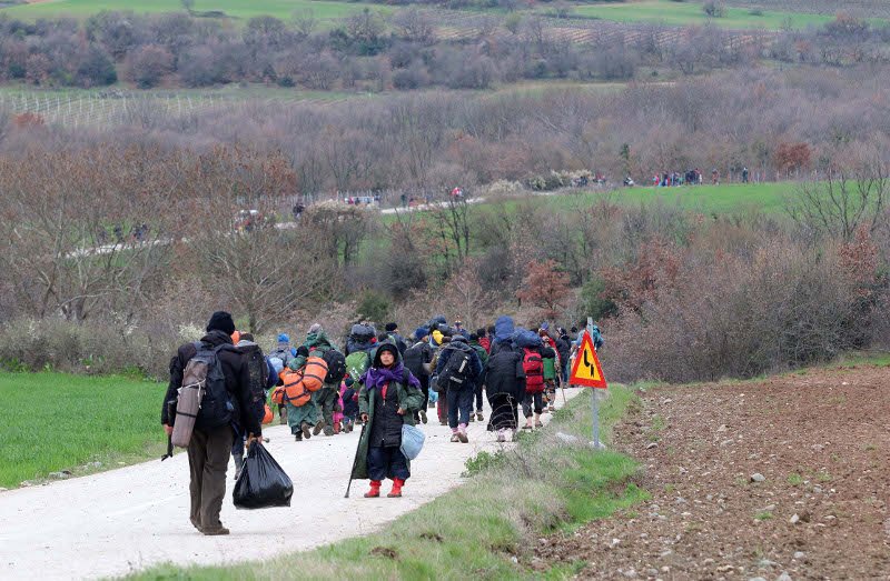 Η φυγή των απελπισμένων προσφύγων από την Ειδομένη [εικόνες] | iefimerida.gr 8
