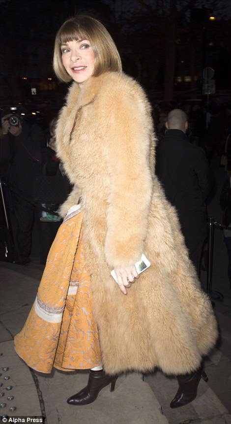 Ο «διάβολος» φορούσε... παλτό -Τα μοναδικά πανωφόρια της Αννα Γουίντορ [εικόνες] | iefimerida.gr 6