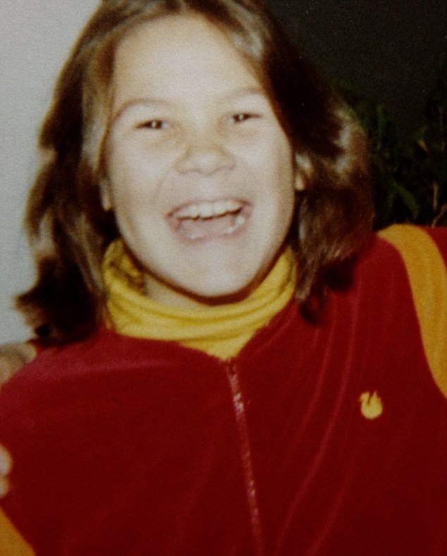 Η ροκ εγγονή του Ιωσήφ Στάλιν -Με τατουάζ και όπλο στα χέρια, ζει στις ΗΠΑ [εικόνες] | iefimerida.gr 8