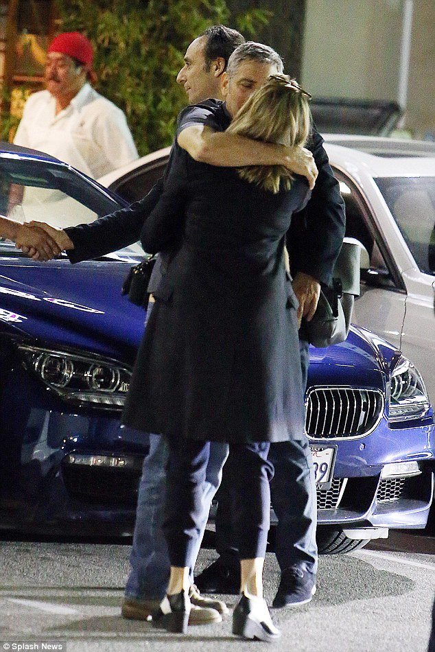 Οι φωτογραφίες του Τζορτζ Κλούνεϊ με την ξανθιά που φούντωσαν το κουτσομπολιό -Τι συμβαίνει πραγματικά [εικόνες] | iefimerida.gr 0