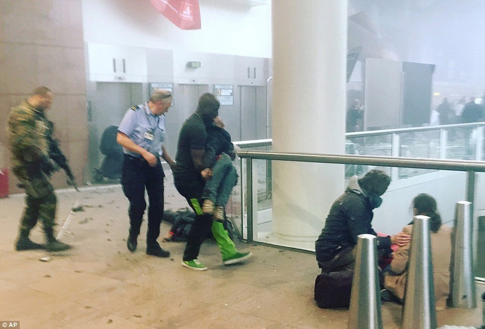 «Η έκρηξη έμοιαζε με το τέλος του κόσμου» -20χρονη τραυματίας περιγράφει τι έγινε μετά την επίθεση [εικόνες] | iefimerida.gr 3