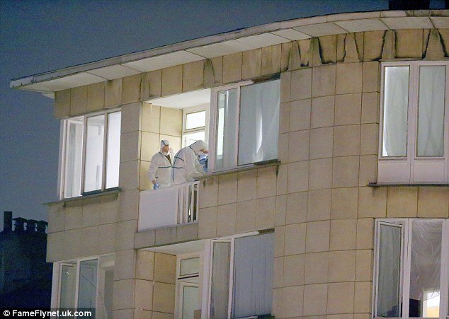 Οι σακούλες με τα ντοκουμέντα από το διαμέρισμα που έκανε ντου χθες η βελγική αστυνομία [εικόνες] | iefimerida.gr 3