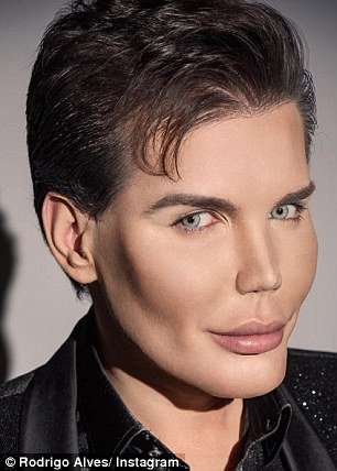 Ο άνδρας που μοιάζει με τον «Κεν» της Μπάρμπι -Εχει ξοδέψει 386.000 ευρώ σε 42 επεμβάσεις [εικόνες] | iefimerida.gr 6