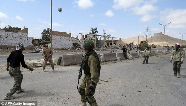 Γιόρτασαν με ποδόσφαιρο την απελευθέρωση της Παλμύρας οι Σύριοι [εικόνες&βίντεο] | iefimerida.gr 3