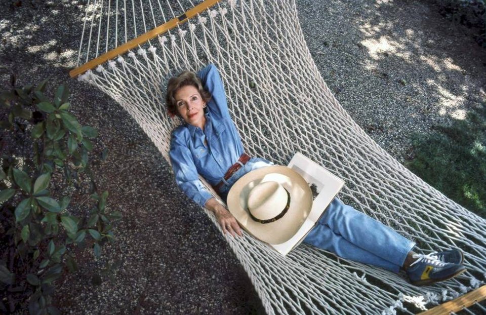 Νάνσι Ρίγκαν: Το αξεπέραστο στιλ της και ο αγαπημένος της Ελληνας σχεδιαστής [εικόνες] | iefimerida.gr 29