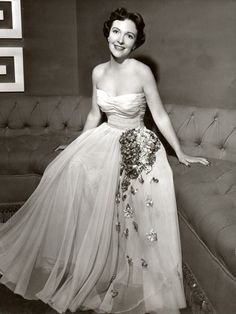 Νάνσι Ρίγκαν: Το αξεπέραστο στιλ της και ο αγαπημένος της Ελληνας σχεδιαστής [εικόνες] | iefimerida.gr 25