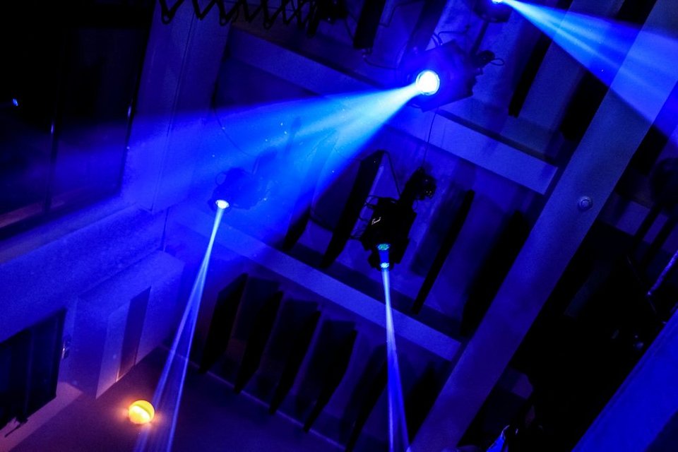 Drinking Vinyl – O Μιχάλης Δέλτα παίζει αυτό το Σάββατο μουσική στο Ρομάντσο δικά του βινύλια [εικόνες] | iefimerida.gr 4