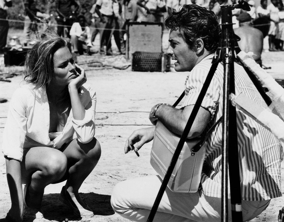 Ούρσουλα Αντρες, η γυναίκα που καταβρόχθιζε τα αρσενικά [εικόνες] | iefimerida.gr 6