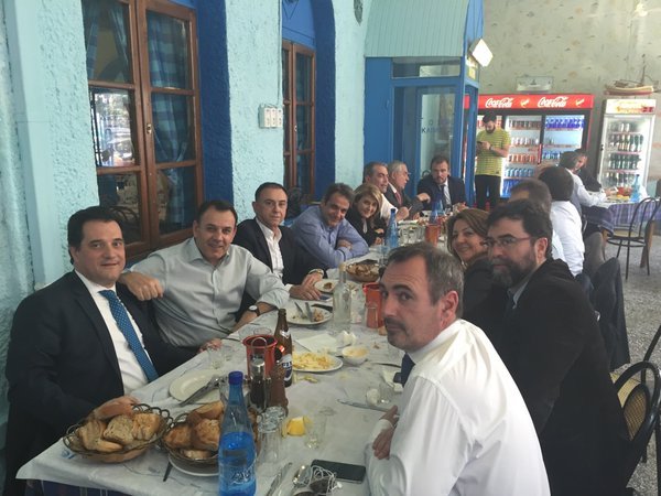 Γευμάτισαν σε ταβέρνα ο Κυριάκος Μητσοτάκης και οι βουλευτές του [εικόνες] | iefimerida.gr 2