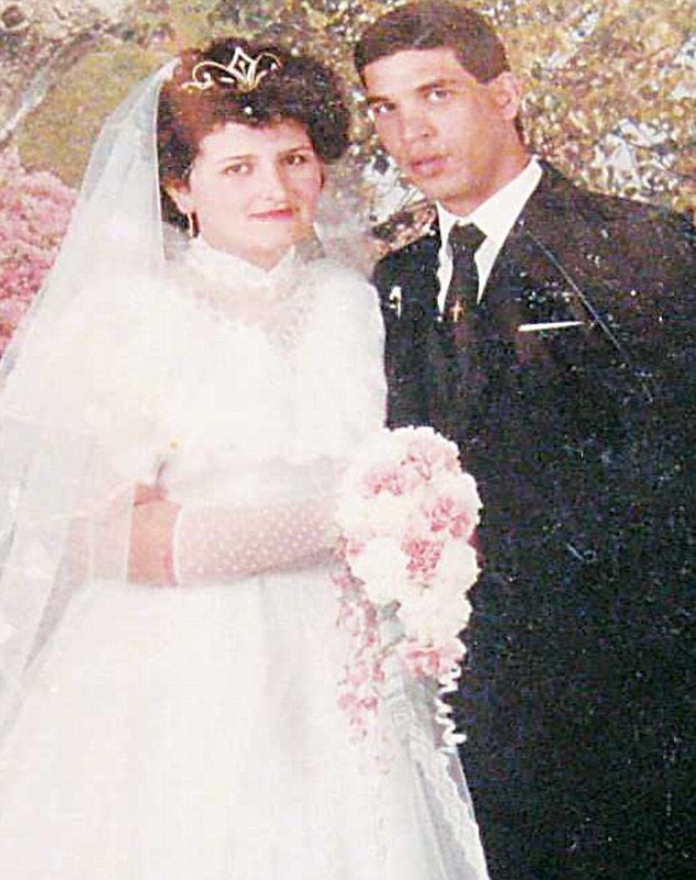 Μαρίνα Παράσχου, η πρώην σύζυγος του αεροπειρατή της Egypt Air: Ηταν βίαιος, ζούσα έναν εφιάλτη [εικόνες] | iefimerida.gr 0