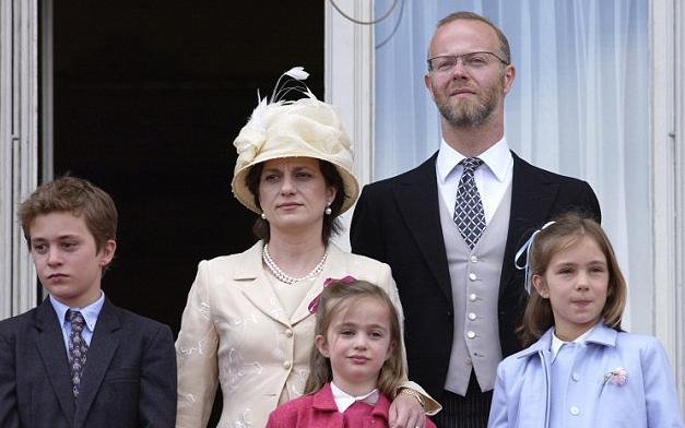 Αμέλια, ανιψιά της βασίλισσας Ελισάβετ, εξελέγη η ομορφότερη της οικογένειας [εικόνες] | iefimerida.gr 4