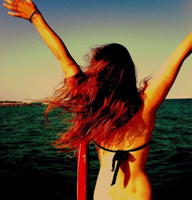 Αμέλια, ανιψιά της βασίλισσας Ελισάβετ, εξελέγη η ομορφότερη της οικογένειας [εικόνες] | iefimerida.gr 6