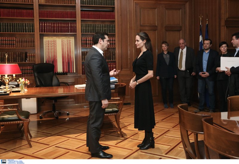 Καρέ καρέ το ραντεβού της Αντζελίνα Τζολί με τον Τσίπρα [εικόνες] | iefimerida.gr 0
