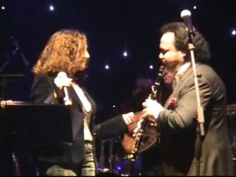 Ερχονται οι Κουδουναραίοι του Διστόμου - Γλυκερία και Σαλέας κορυφώνουν το αποκριάτικο πάρτι της Αθήνας [πρόγραμμα]   | iefimerida.gr 1