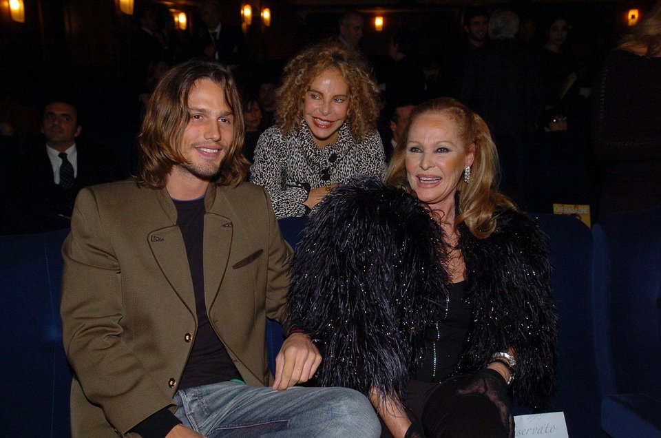 Ούρσουλα Αντρες, η γυναίκα που καταβρόχθιζε τα αρσενικά [εικόνες] | iefimerida.gr 19