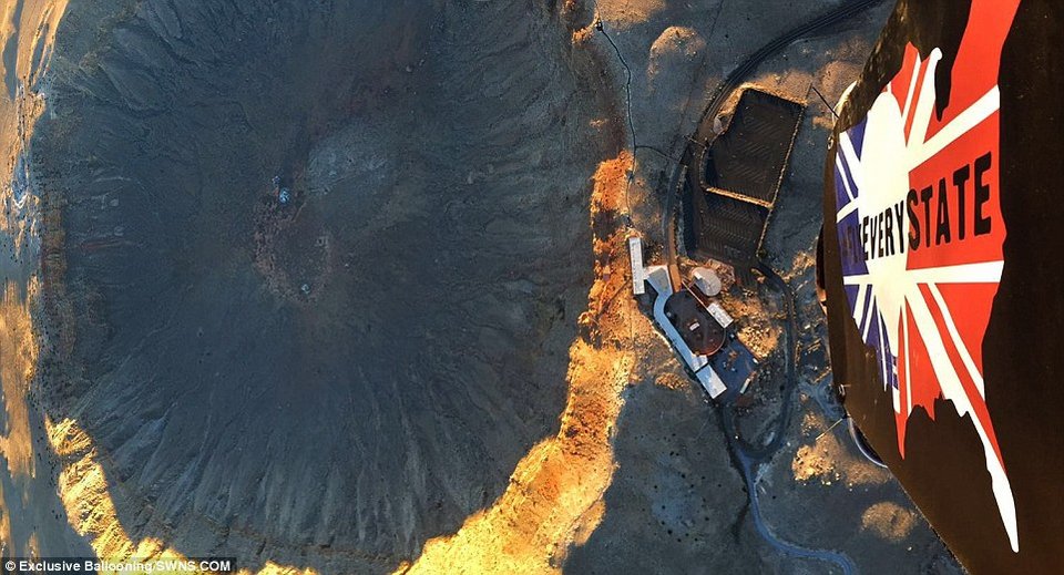 Ταξίδι με αερόστατο σε 48 πολιτείες - Εκανε ρεκόρ μέσα σε 33 ημέρες [εικόνες] | iefimerida.gr 1